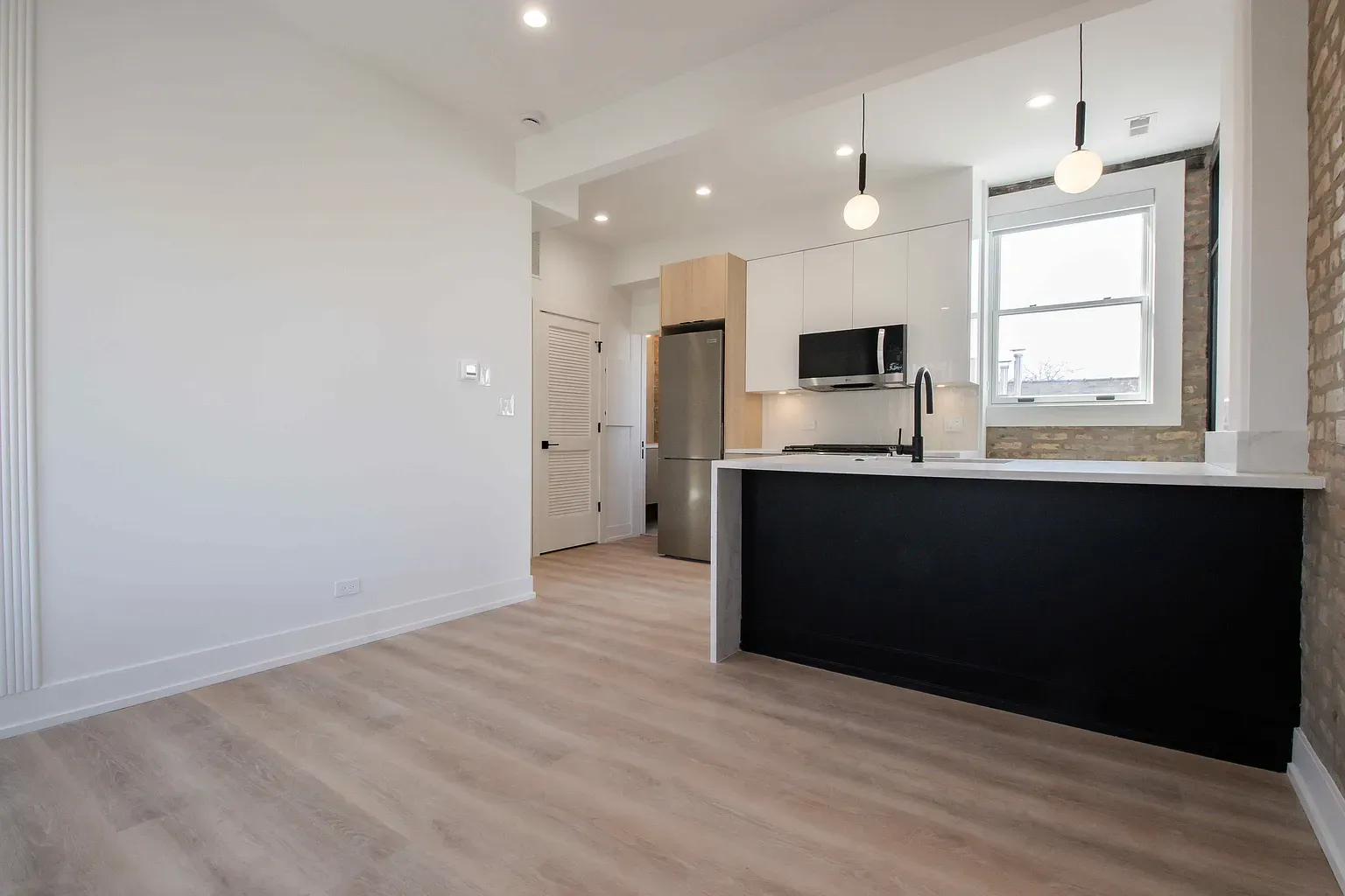 1035 W Byron