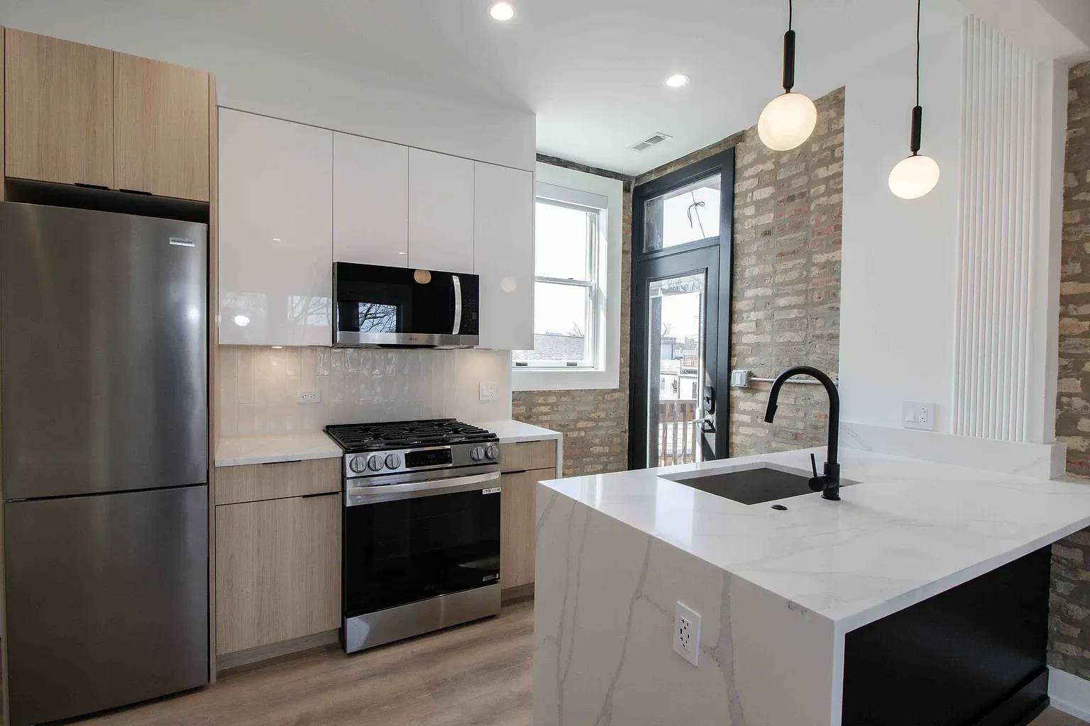 1035 W Byron