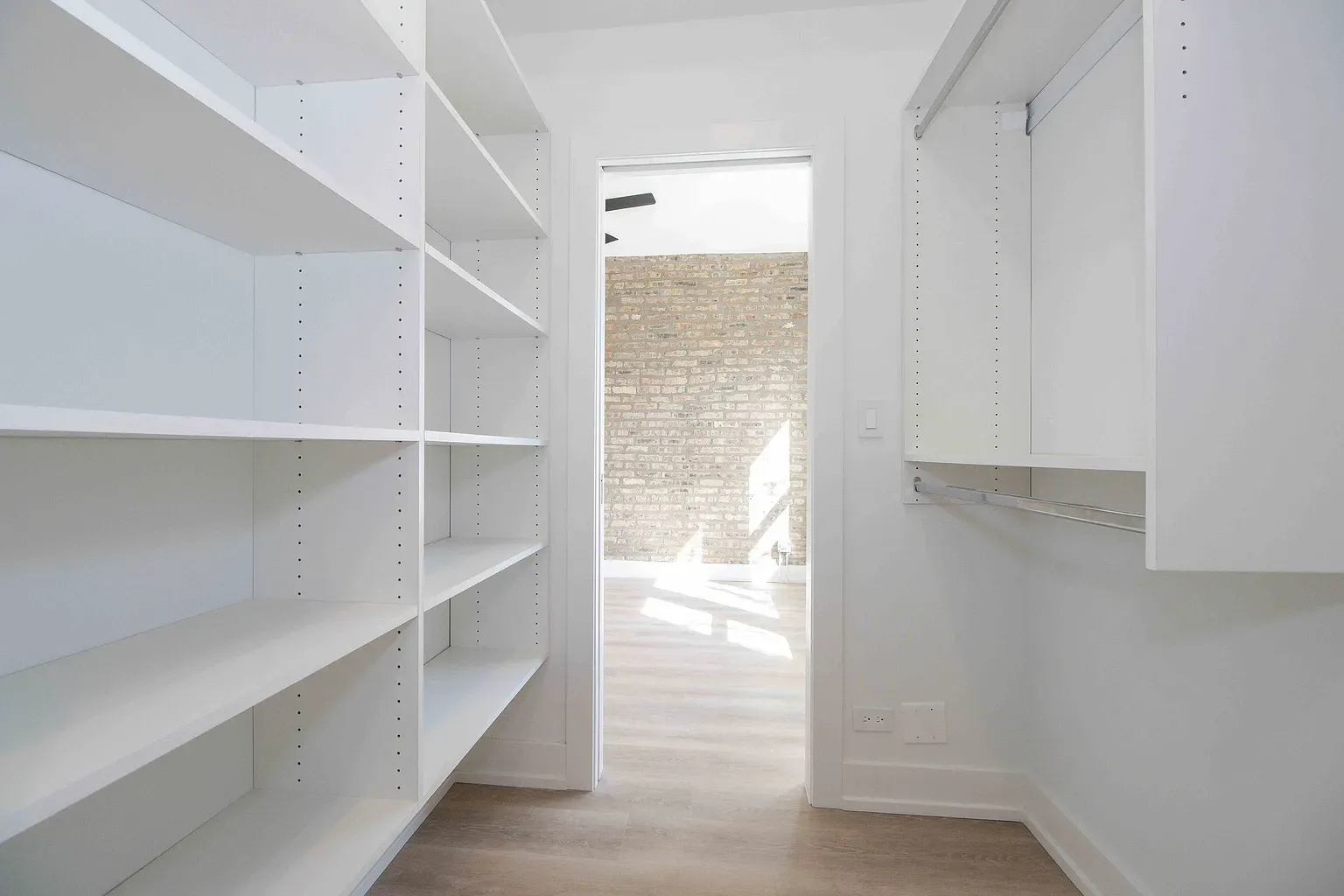 1035 W Byron