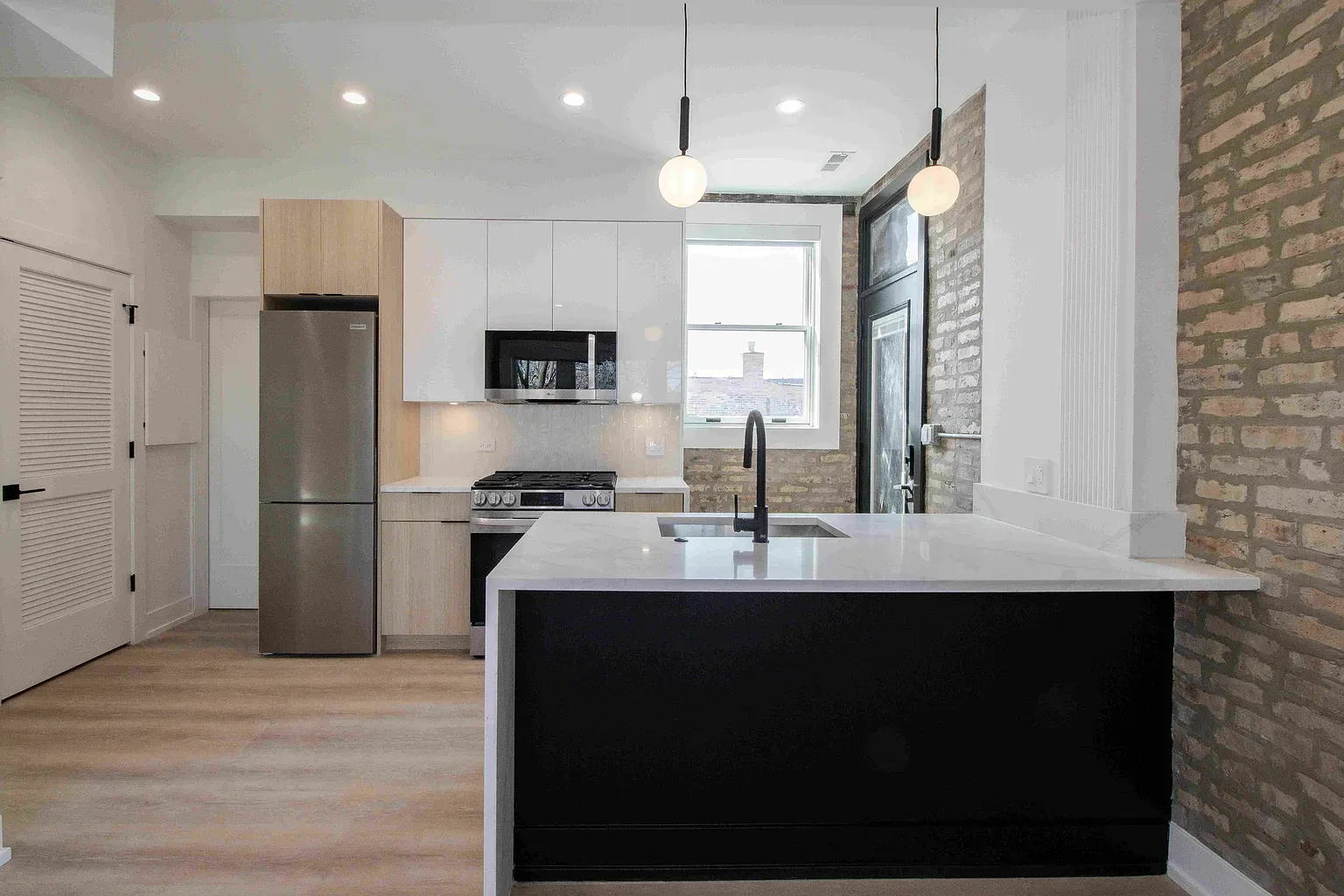 1035 W Byron