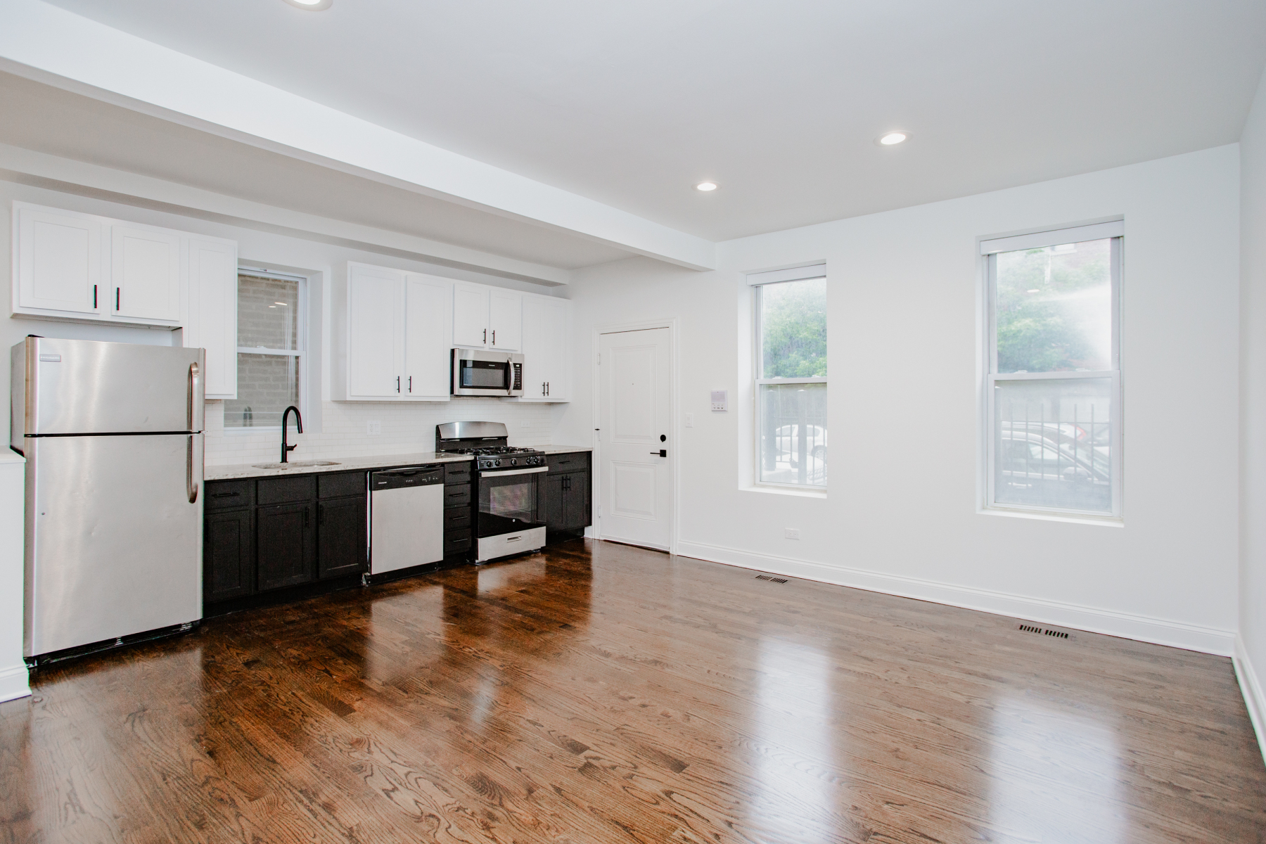 2102 N Damen