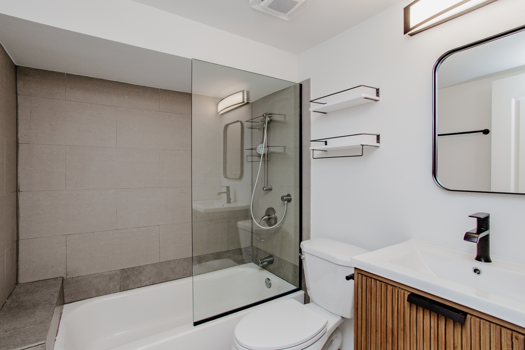 2102 N Damen